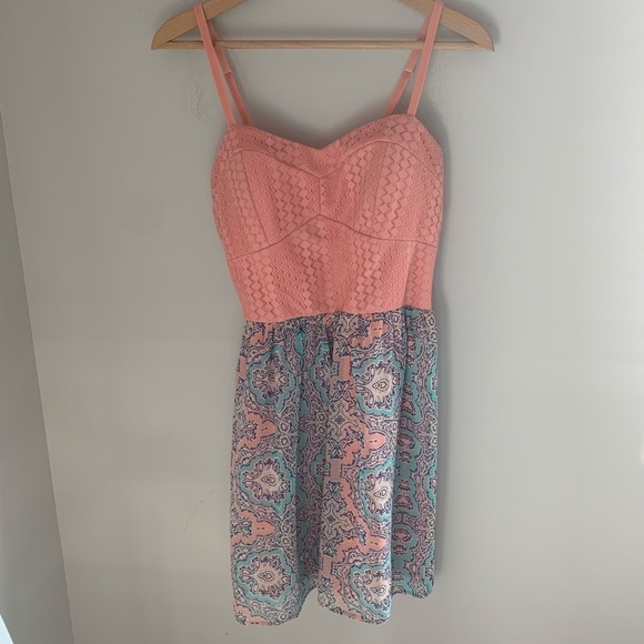 Pink and patterned dress - Picture 1 of 4